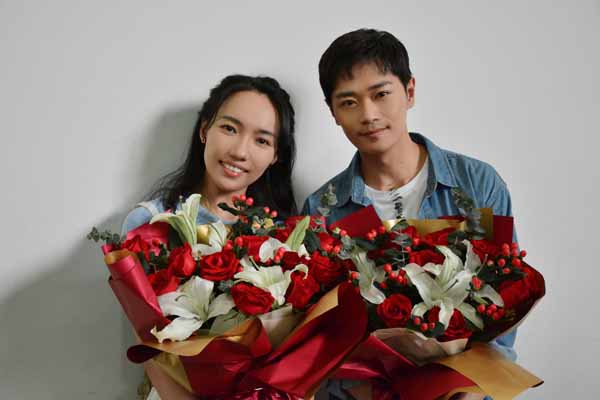 2 电影《长安·长安》主演曹骏(右)、阿丽玛 摄影王智.jpg